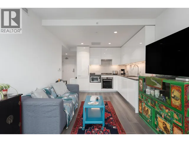 305 8138 FRASER STREET, Vancouver, British Columbia V5X0J8