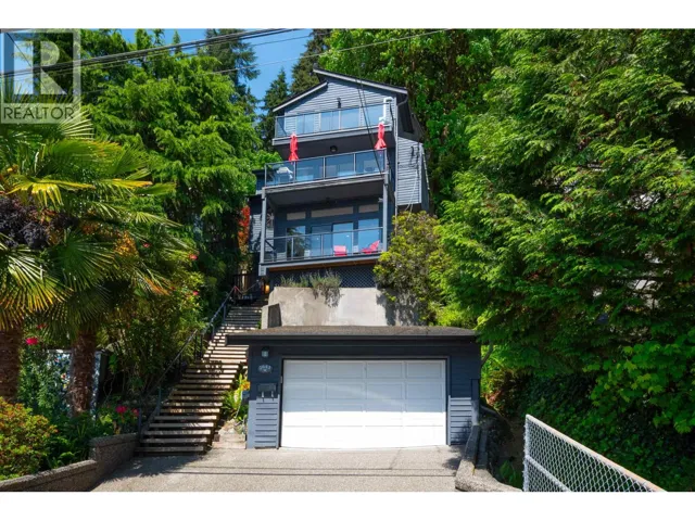 2643 PANORAMA DRIVE, North Vancouver, British Columbia V7G1V7