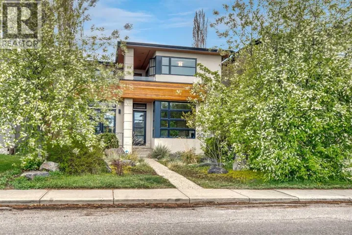 2008 38 Avenue SW, Calgary, Alberta T2T2K4