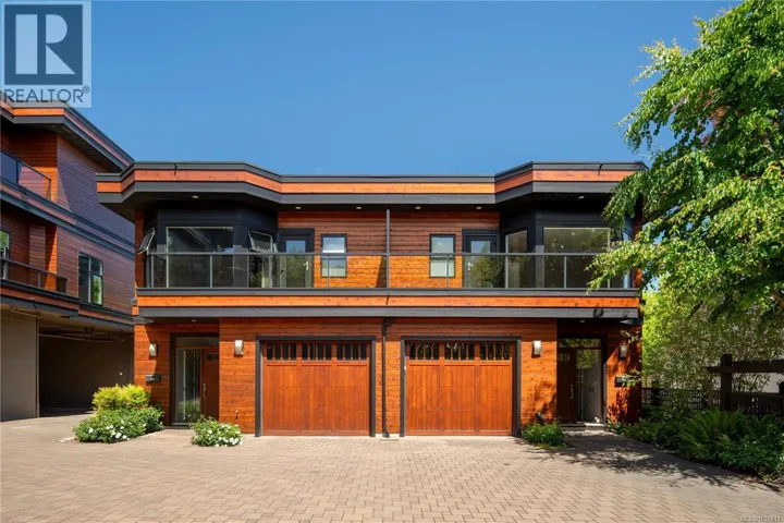 TH2 2591 Penrhyn St, Saanich, British Columbia V8N1G4