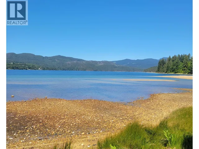 6279-6283 SECHELT INLET ROAD, Sechelt, British Columbia V7Z0L3