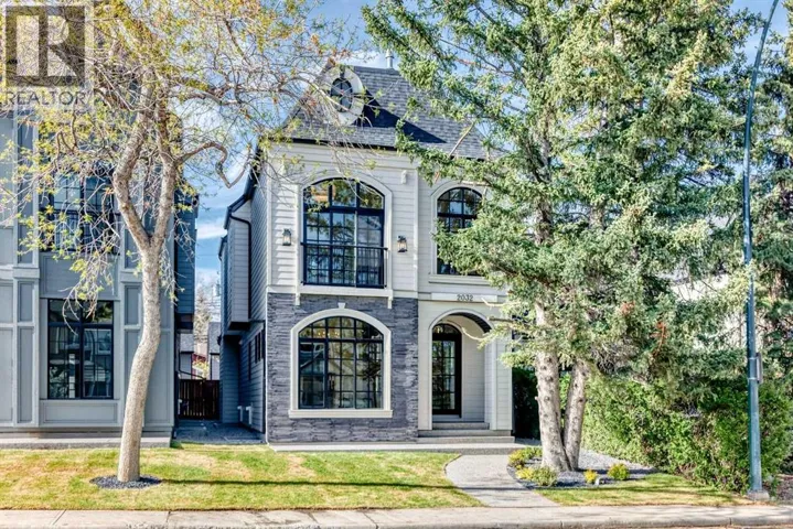 2032 52 Avenue SW, Calgary, Alberta T3E1K1
