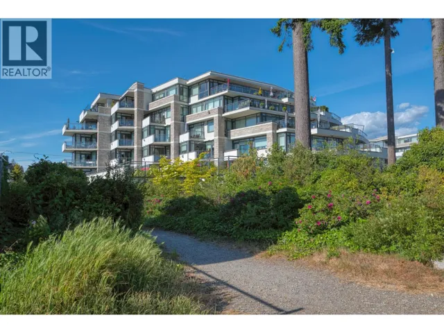 402 5725 TEREDO STREET, Sechelt, British Columbia V7Z0J7