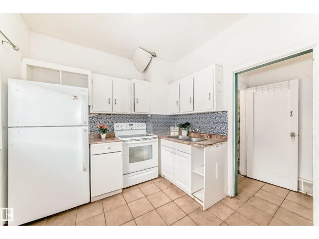 10564 92 ST NW, Edmonton, Alberta T5H1T9
