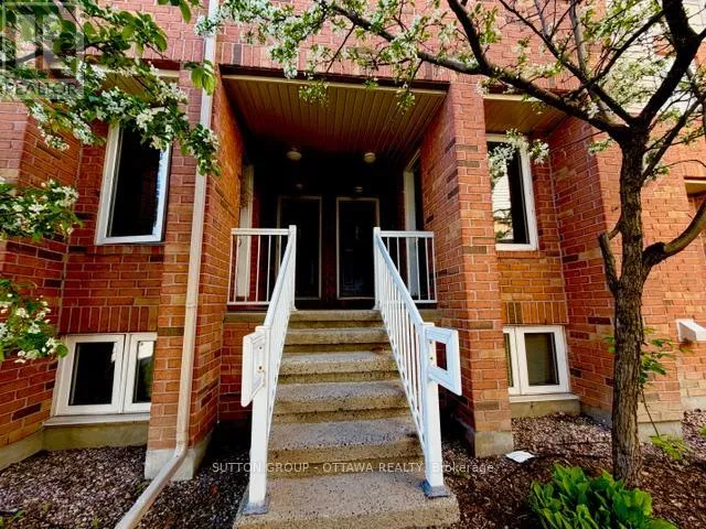 115 TALL PINES PRIVATE, Ottawa, Ontario K2H1H1