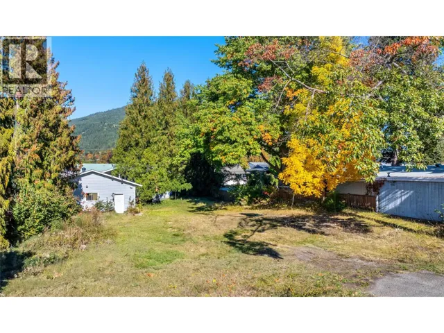 2104 ASH Street, Creston, British Columbia V0B1G0
