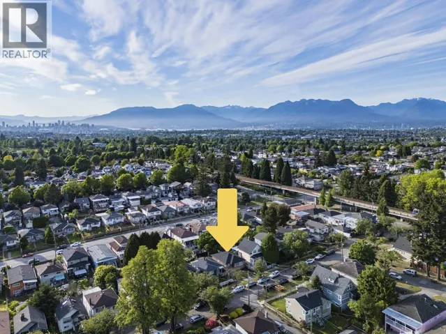 1 4967 SPENCER STREET, Vancouver, British Columbia V5R3Z9