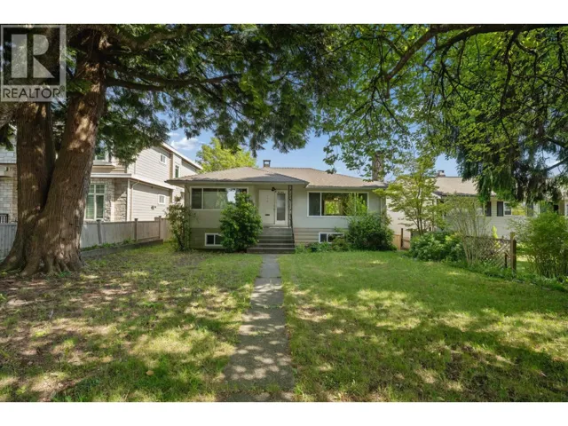 8406 12TH AVENUE, Burnaby, British Columbia V3N2L6