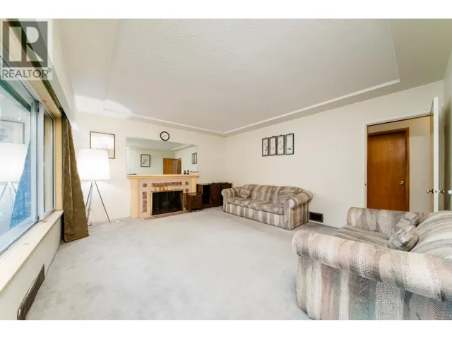 7475 KNIGHT STREET, Vancouver, British Columbia V5P2X1
