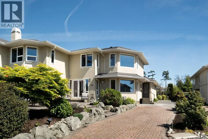 2282 Frost Ave, Sidney, British Columbia V8L1P9