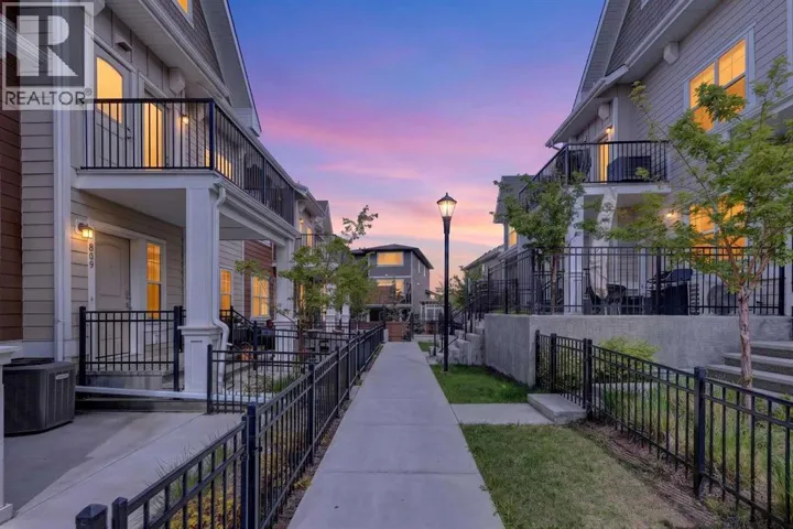 814 Cranbrook Walk SE, Calgary, Alberta T3M2V5