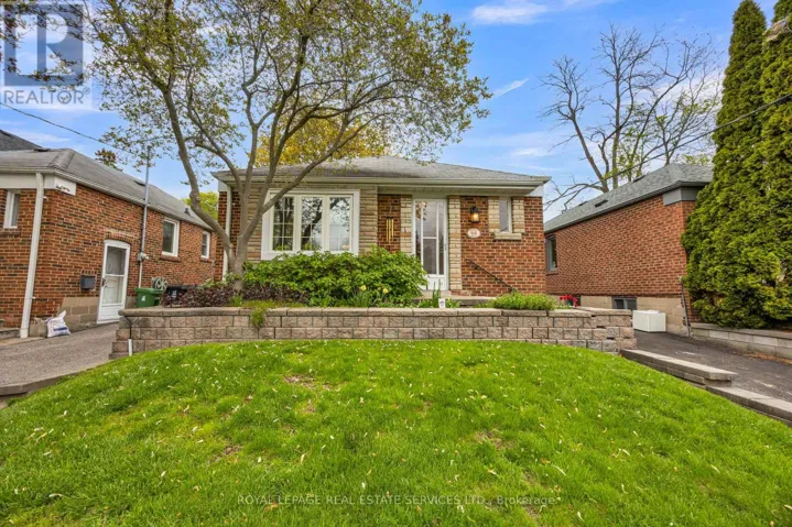 64 NESBITT DRIVE, Toronto (Leaside), Ontario M4W2G3