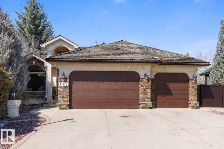11412 12 AV NW NW, Edmonton, Alberta T6J6W8