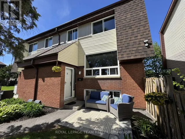 B - 21 WOODVALE GREEN, Ottawa, Ontario K2G4H3