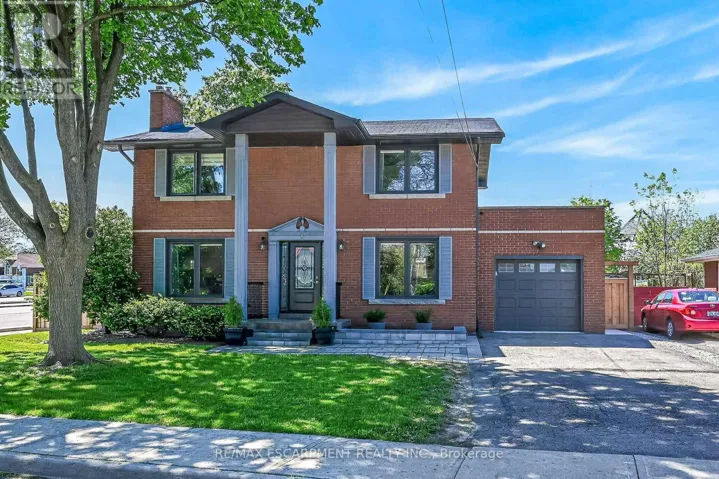 1 SANDRINGHAM AVENUE, Hamilton (Westcliffe), Ontario L9C2H3