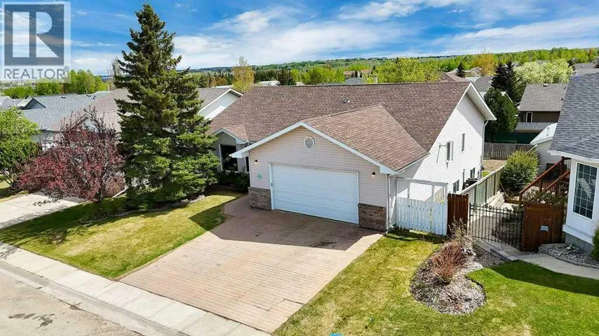 50 Westwood Crescent, Sylvan Lake, Alberta T4S1V8