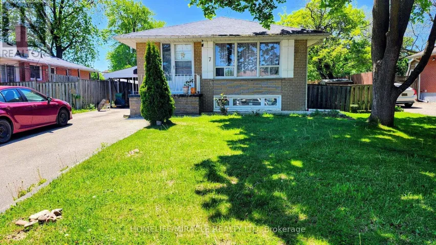 7 MCCLURE AVENUE, Brampton (Northwood Park), Ontario L6X2E2