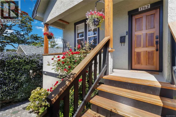 1742 Albert Ave, Victoria, British Columbia V8R1Z1