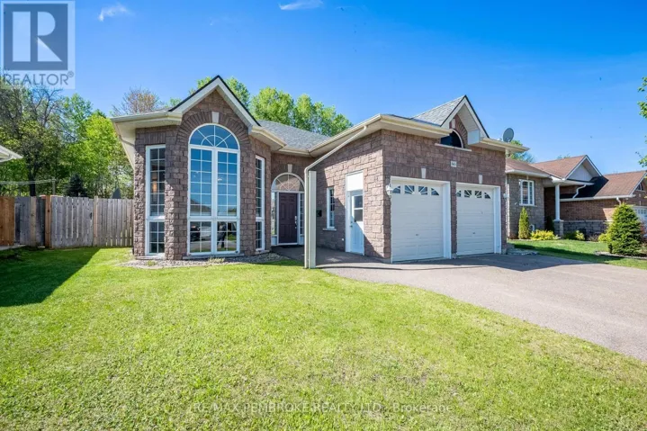 663 FAIRVIEW AVENUE S, Laurentian Valley, Ontario K8A8N4