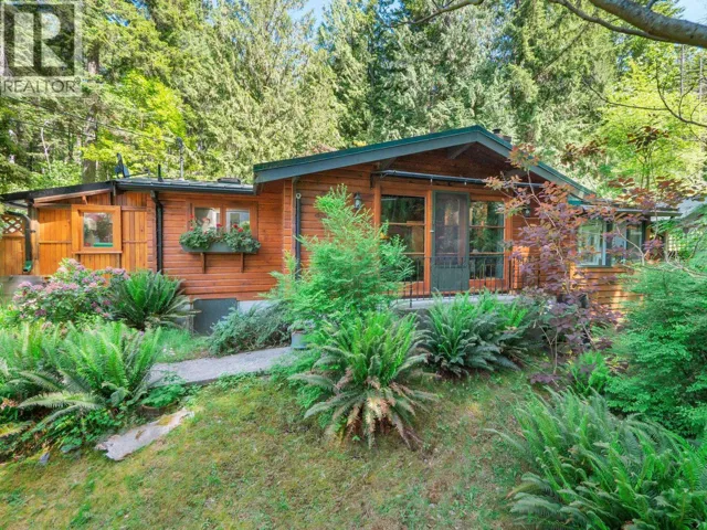 8626 REDROOFFS ROAD, Halfmoon Bay, British Columbia V7Z1E7