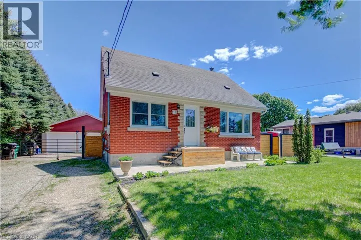 17 DANIEL Avenue, Kitchener, Ontario N2K1E8