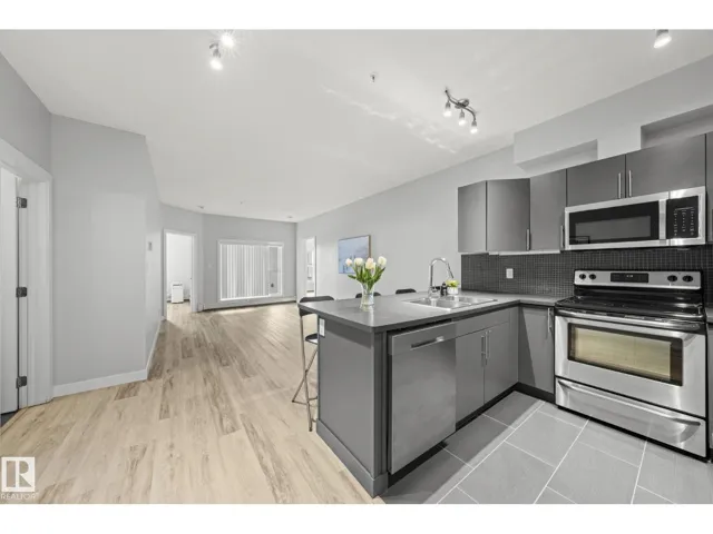 #306 10611 117 ST NW, Edmonton, Alberta T5J2G8