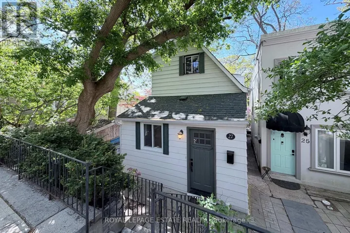 27 SYCAMORE PLACE, Toronto (The Beaches), Ontario M4E1K3