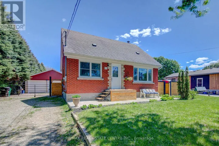 17 DANIEL AVENUE, Kitchener, Ontario N2K1E8