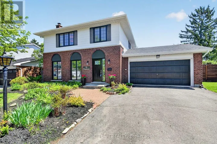 15 MARKHAM AVENUE, Ottawa, Ontario K2G3Z1