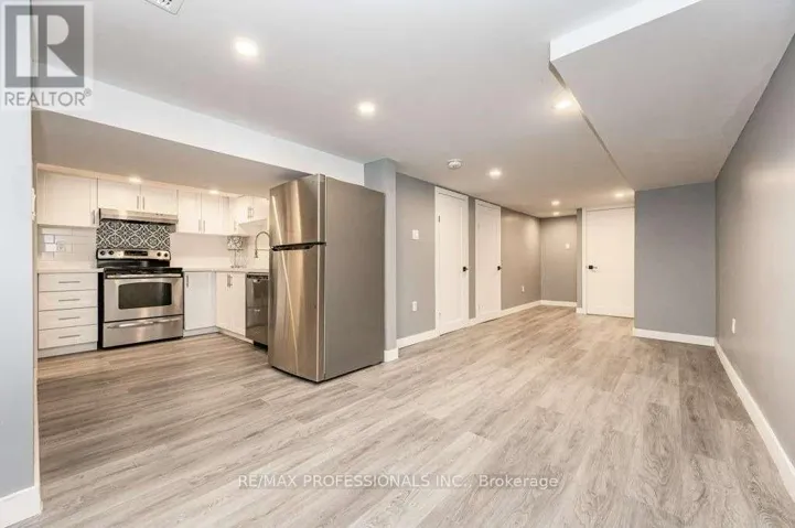 LOWER - 15 WEXFORD AVENUE N, Hamilton (Crown Point), Ontario L8H4M2