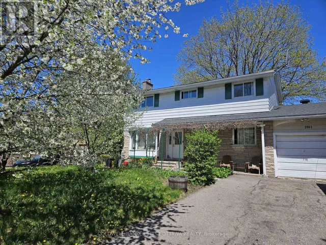 2061 BALHARRIE AVENUE, Ottawa, Ontario K1G1G2