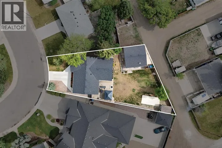 613 33 Street S, Lethbridge, Alberta T1J3V8