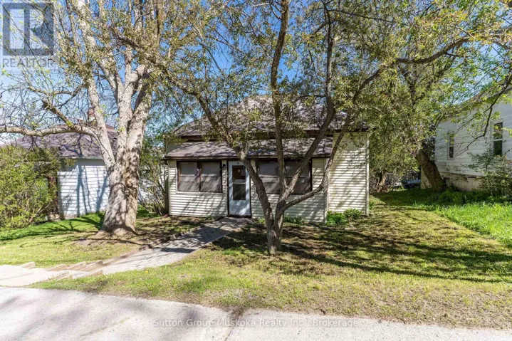 18 SUSAN STREET W, Huntsville (Chaffey), Ontario P1H1X4