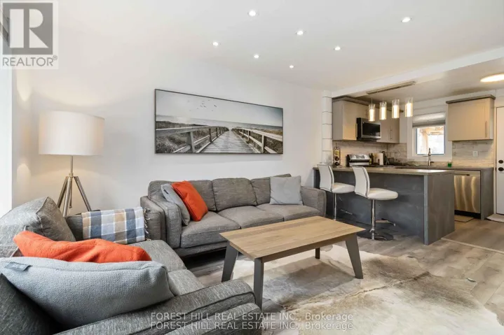310 SENLAC ROAD, Toronto (Willowdale West), Ontario M2R1R1
