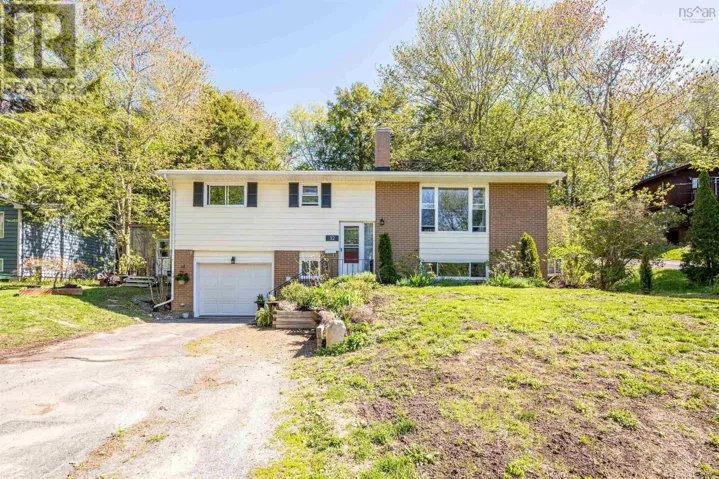 32 Martyn Drive, Fall River, Nova Scotia B2T1E7