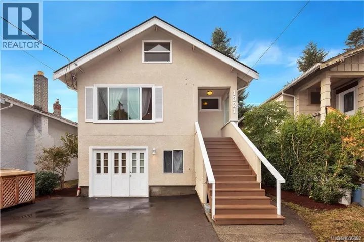 1321 Finlayson St, Victoria, British Columbia V8T2V5