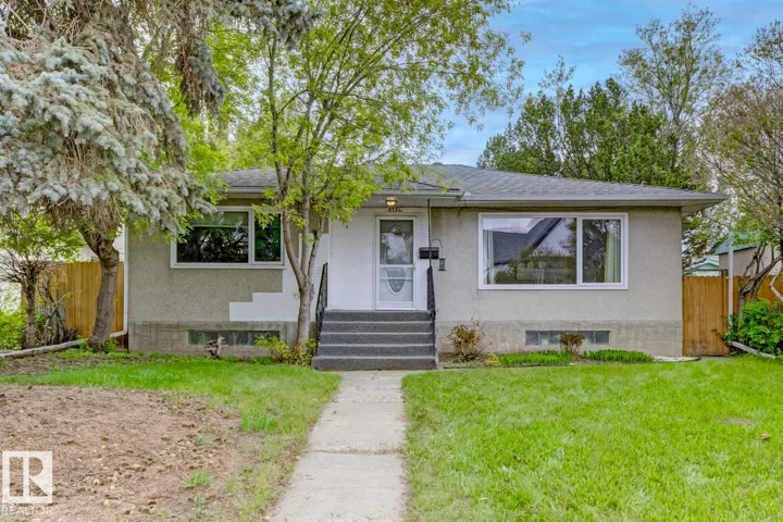 8754 STRATHEARN DR NW NW, Edmonton, Alberta T6C5C7