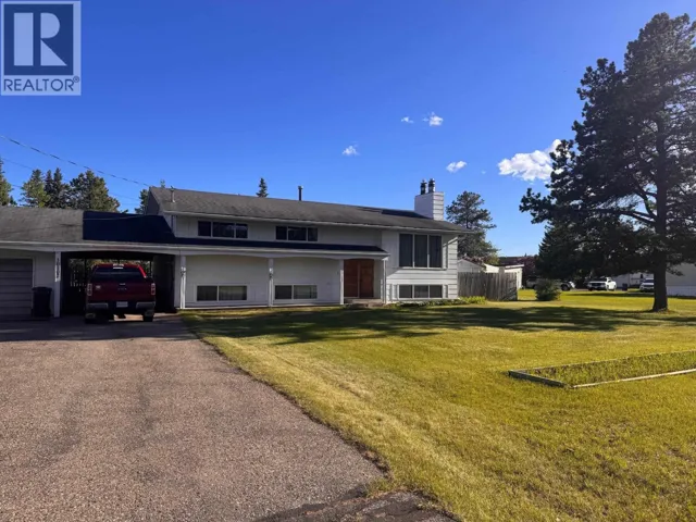 10102 PAQUETTE AVENUE, Hudsons Hope, British Columbia V0C1V0
