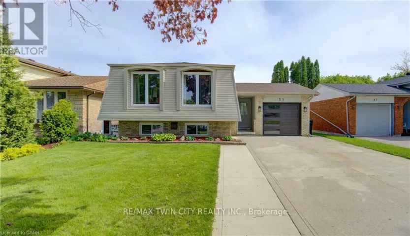 51 COACH HILL DRIVE, Kitchener, Ontario N2E1N7