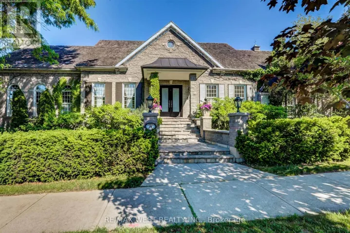 5 HUMBERVIEW DRIVE, Vaughan (Islington Woods), Ontario L4H1B1