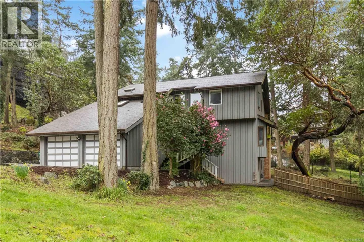 2753 Arbutus Rd, Saanich, British Columbia V8N5X7