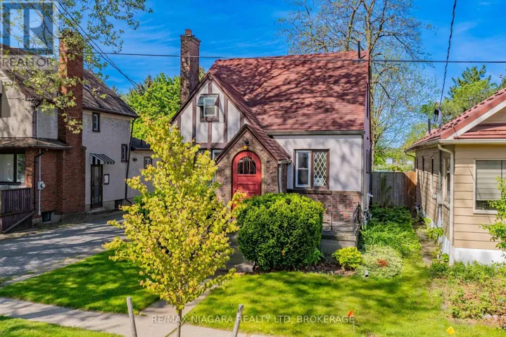 81 WOODLAND AVENUE, St. Catharines (Downtown), Ontario L2R5A4