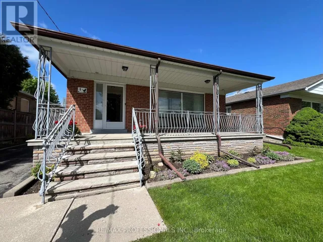 4 VAUXHALL DRIVE, Toronto (Dorset Park), Ontario M1P1P7