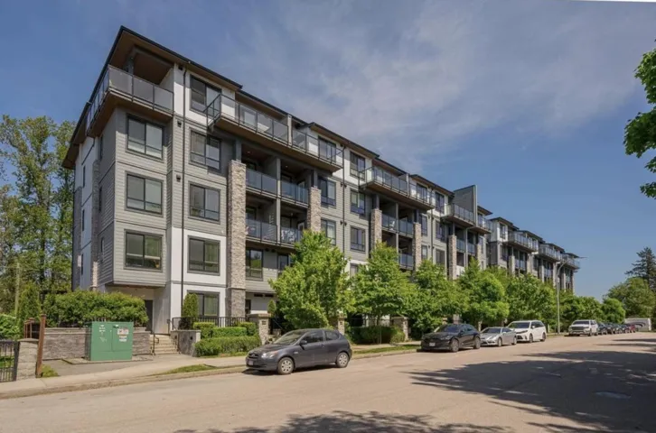 301 15351 101 AVE, Surrey, British Columbia V3R0G2
