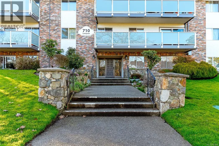 204 710 Lampson St, Esquimalt, British Columbia V9A6A6