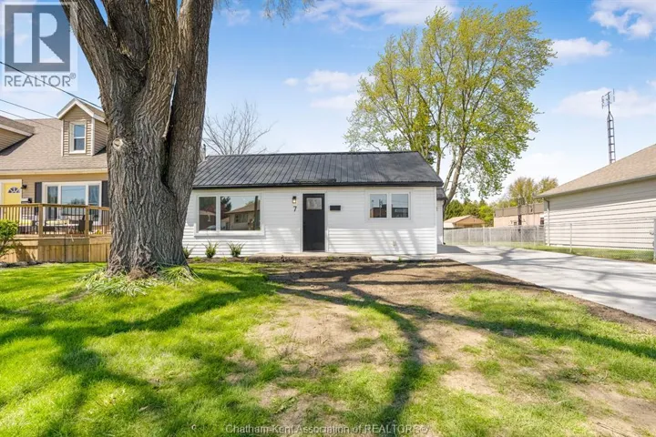 7 OXLEY DRIVE, Chatham, Ontario N7L2K5