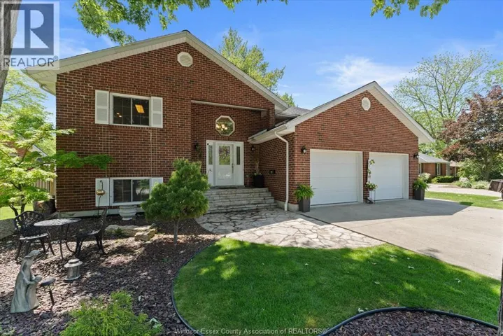 270 Irwin AVENUE, Essex, Ontario N8M2T6