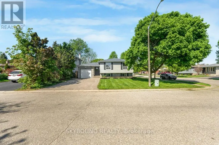 2 PACER COURT, Brantford, Ontario N3P1N5