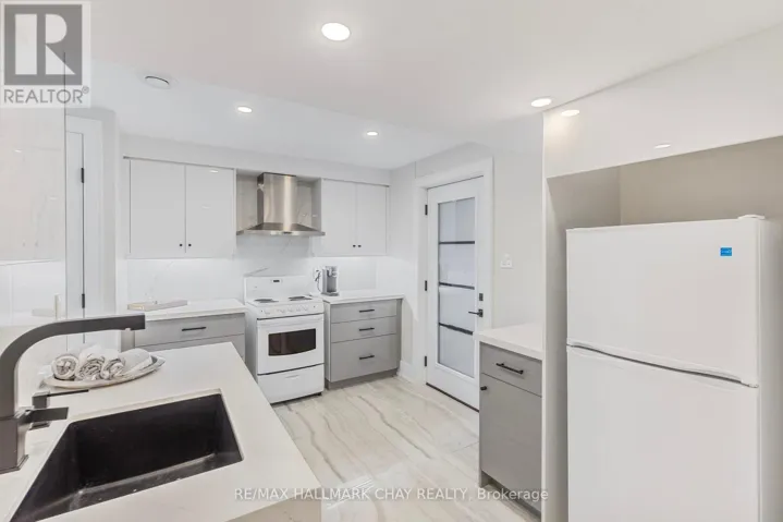 LOWER - 12 TOWER COURT, Bradford West Gwillimbury (Bradford), Ontario L3Z2V2