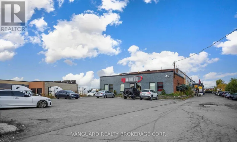 42 STAFFORD DRIVE, Brampton (Brampton East Industrial), Ontario L6W1L4